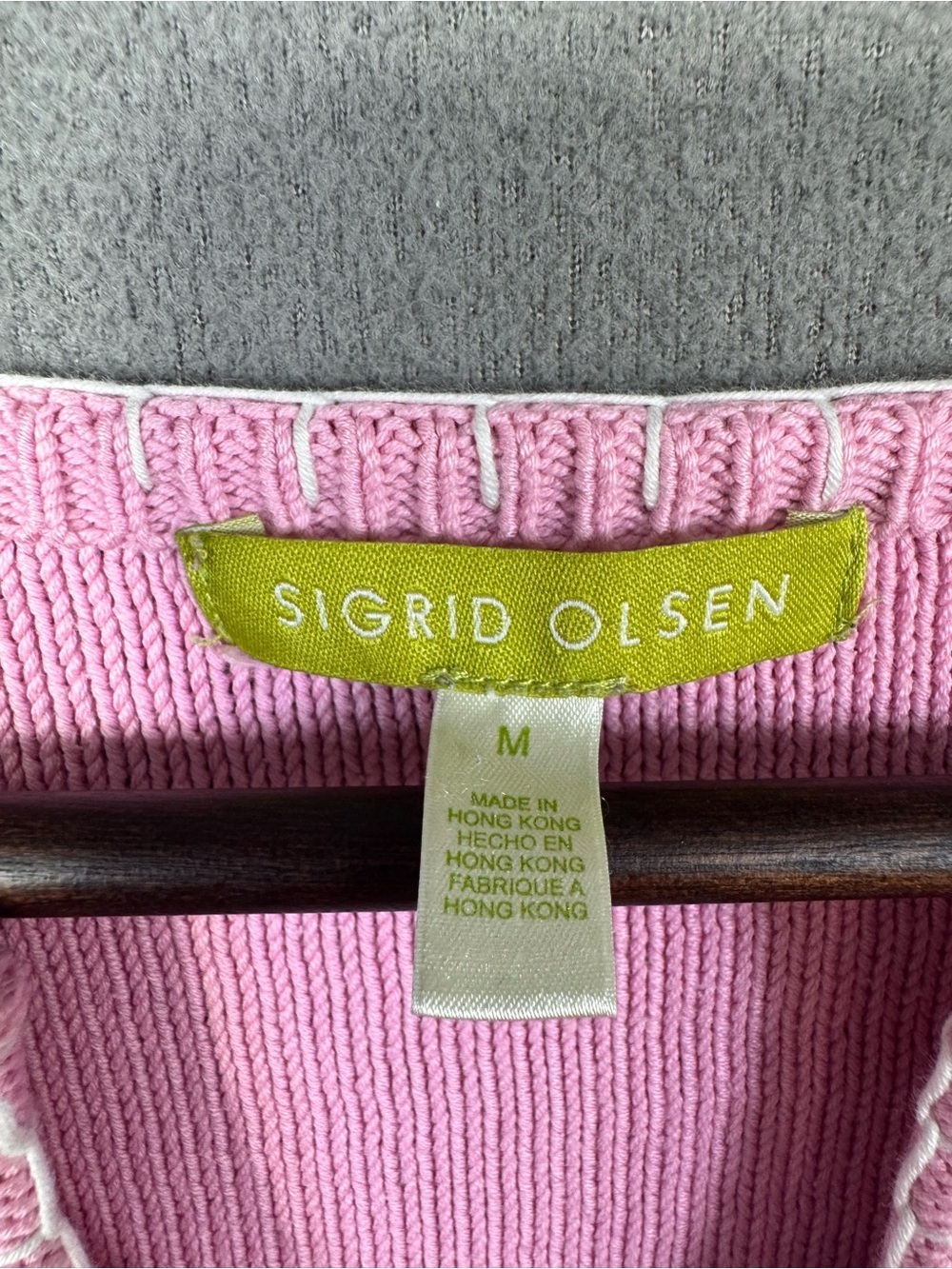 Sigrid Olsen Pink 3/4 Sleeve V-Neck Knit Top, Hem and Neckline Detail, Medium - Picture 4 of 12
